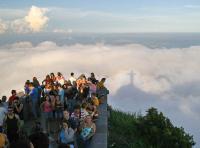 PEOPLE AT THE CORCOVADO